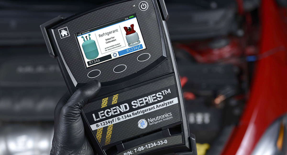 Máy phân tích môi chất lạnh Neutronics Legend có khả năng phân tích R-1234yf, R-134a và thậm chí cả R-12 trong cùng một đơn vị