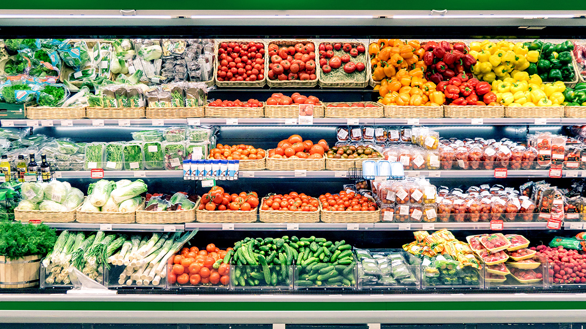 Supermarket s ovocím a zeleninou